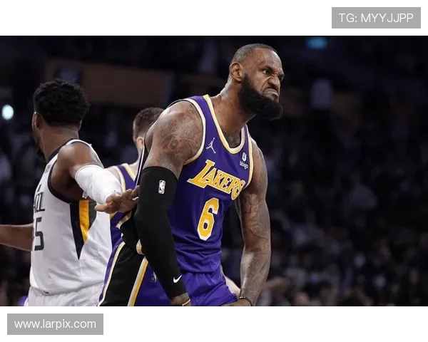 中国篮球队逆袭战胜强敌，晋级世界杯四强再创历史新篇章