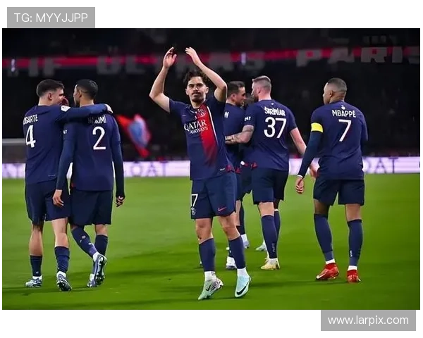 法甲联赛最新动态：巴黎圣日耳曼引援行动激烈 其他豪门球队补强战略曝光