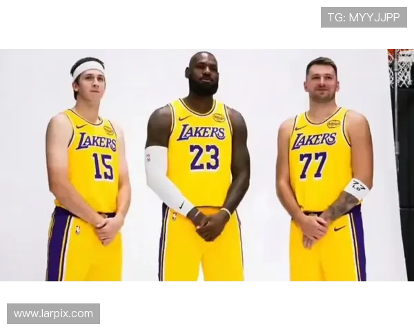 詹姆斯称赞湖人新援展现出色实力，表示球队新赛季目标明确